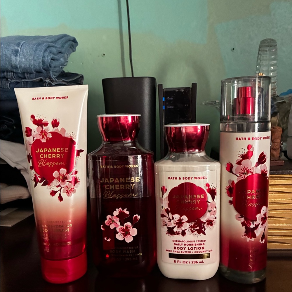 Bath & Body Works Japanese Cherry Blossom Body Care Set - Pink/Red (4)